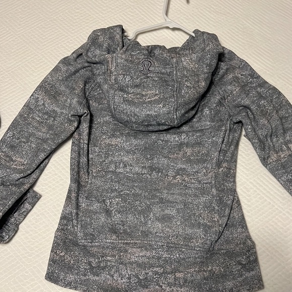 Light weight lulu lemon cotton zip up hoodie - Picture 3 of 5